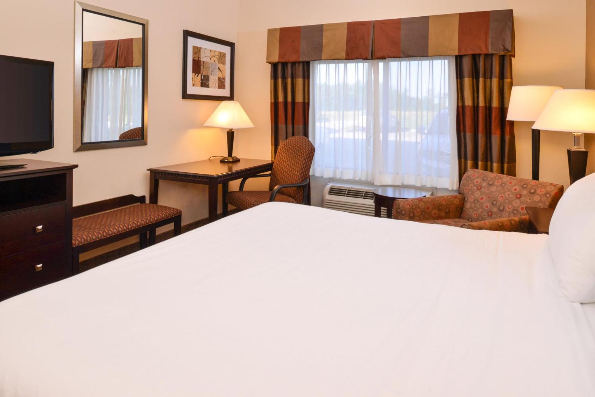 Holiday Inn Express And Suites Wheeling By Ihg Triadelphia Bagian luar foto
