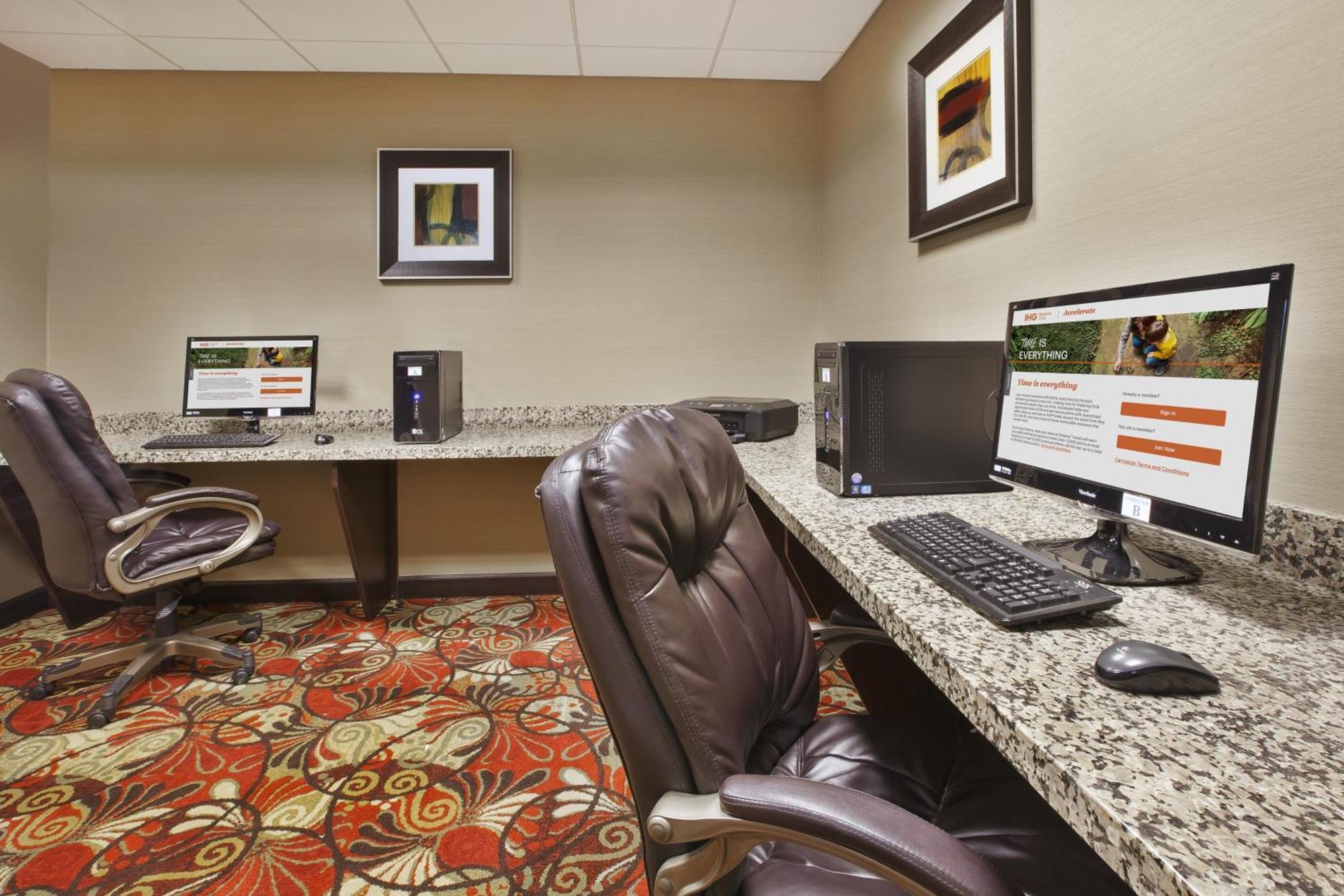 Holiday Inn Express And Suites Wheeling By Ihg Triadelphia Bagian luar foto