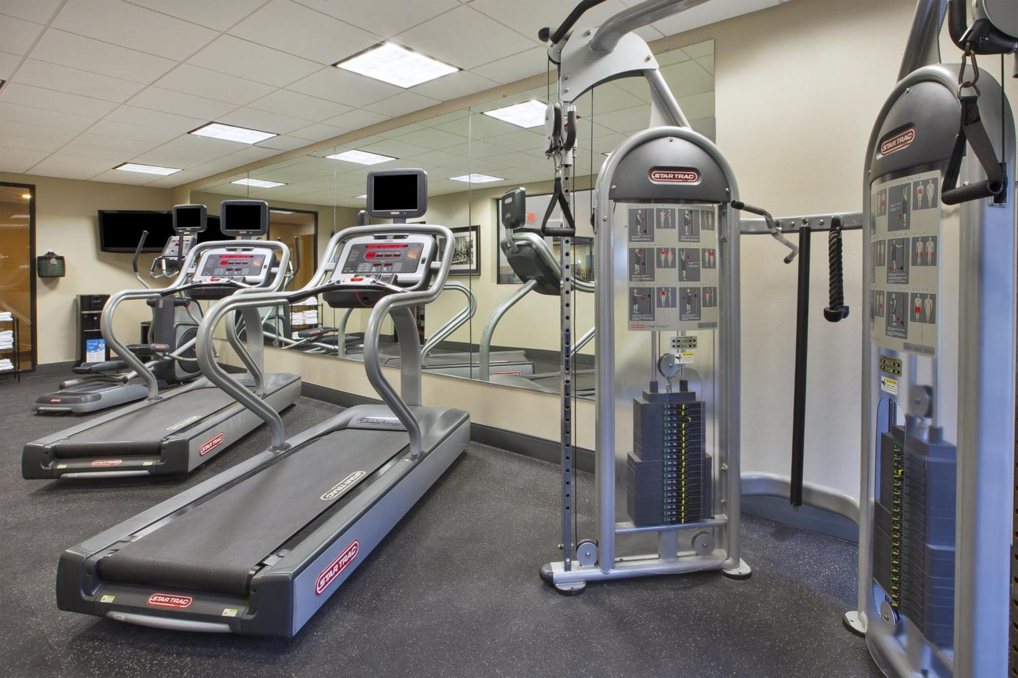 Holiday Inn Express And Suites Wheeling By Ihg Triadelphia Bagian luar foto