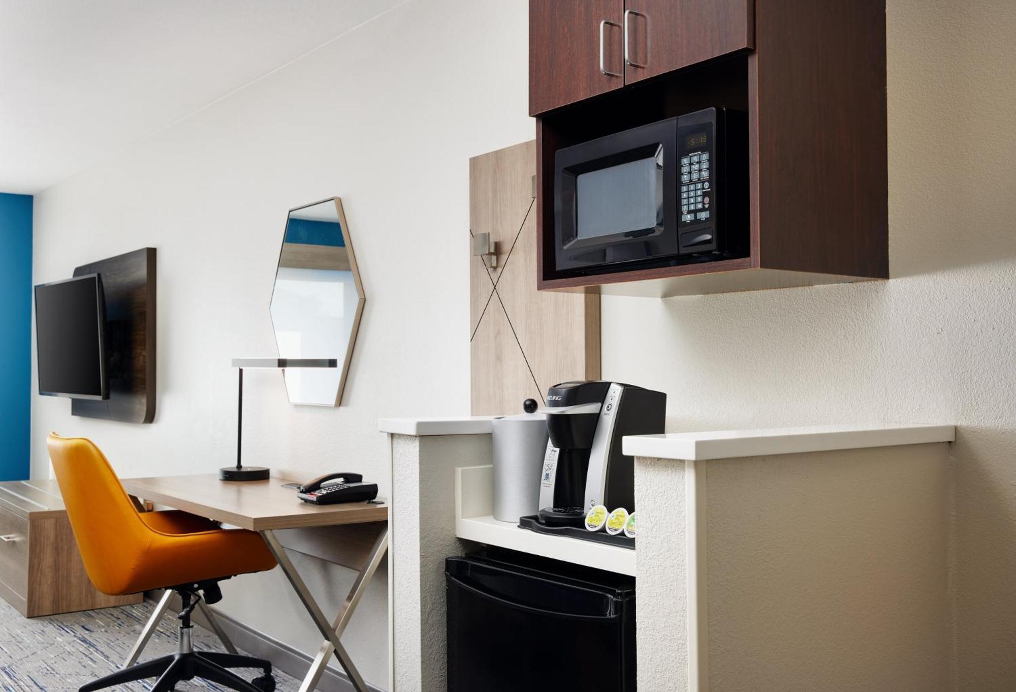 Holiday Inn Express And Suites Wheeling By Ihg Triadelphia Bagian luar foto