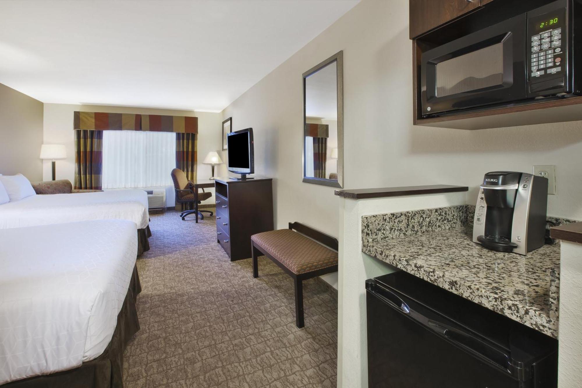 Holiday Inn Express And Suites Wheeling By Ihg Triadelphia Bagian luar foto